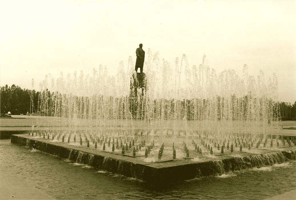 Fountains at Mustaqillik Square