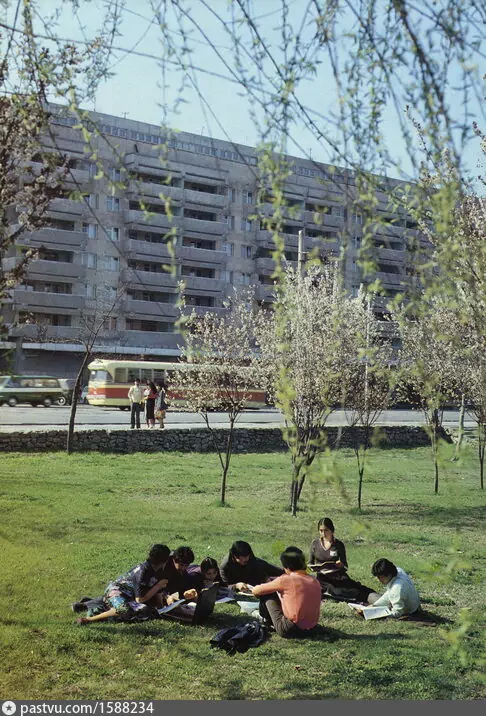 Residential Building on Sharaf Rashidov Street