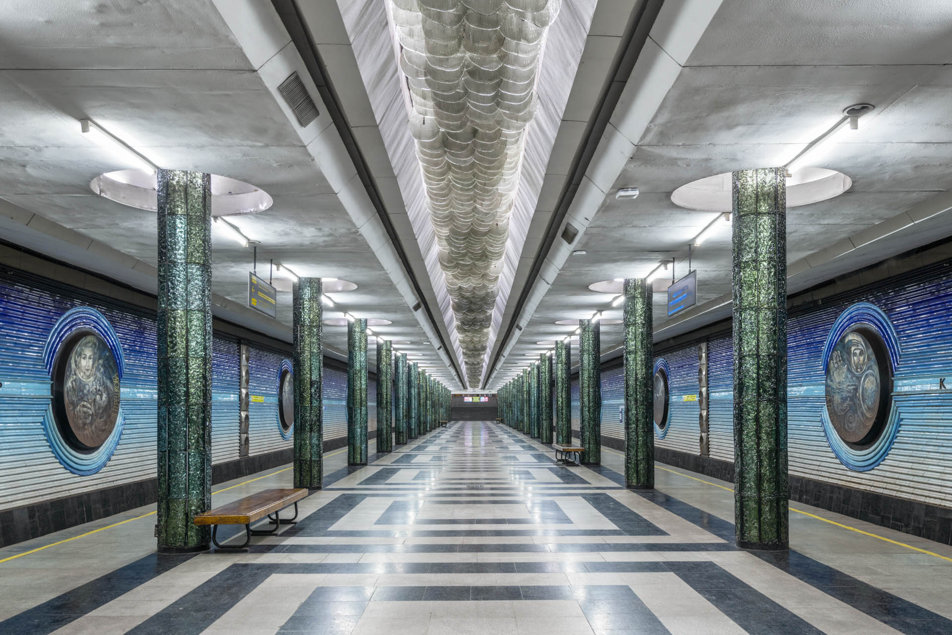Kosmonavtlar Metro Station